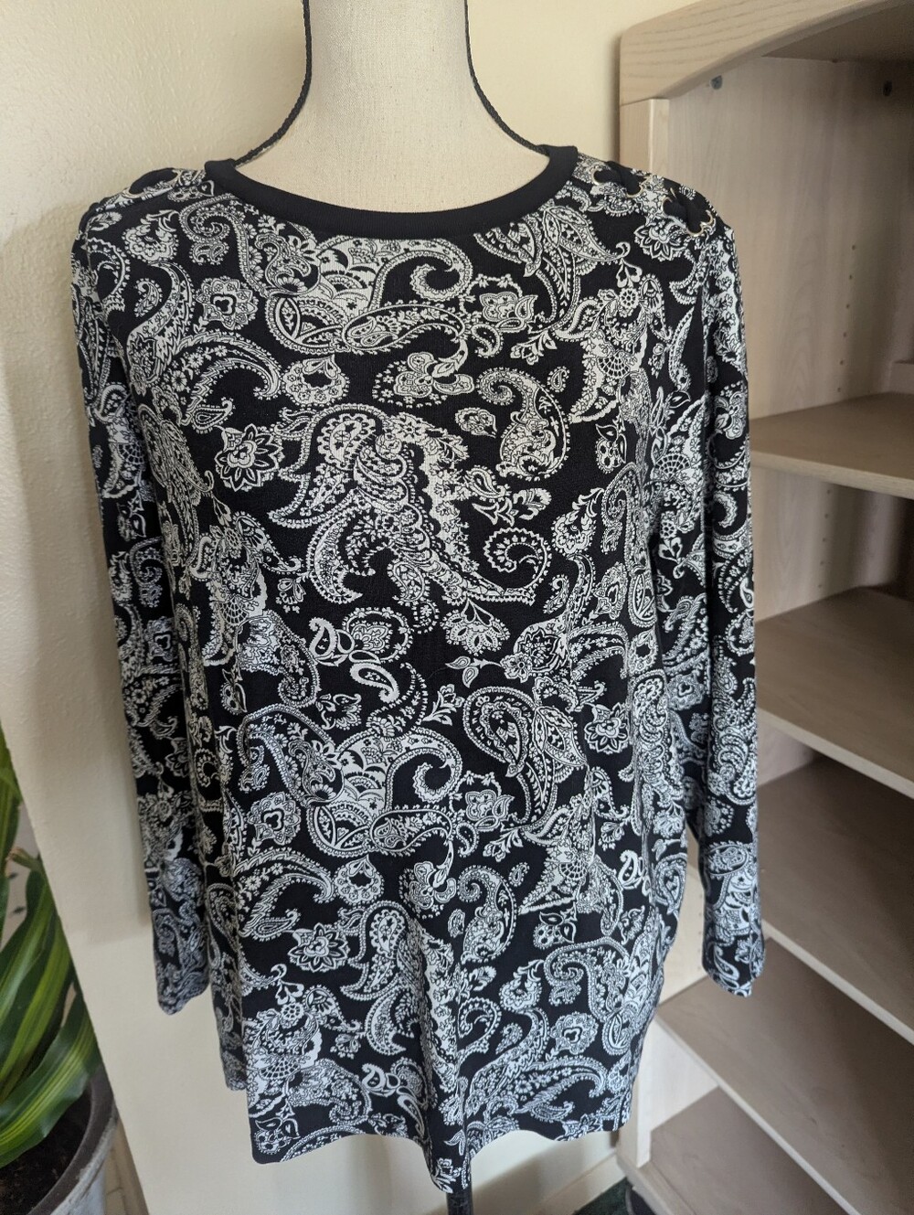 Black & White Paisley Long-Sleeve Women's Blouse.